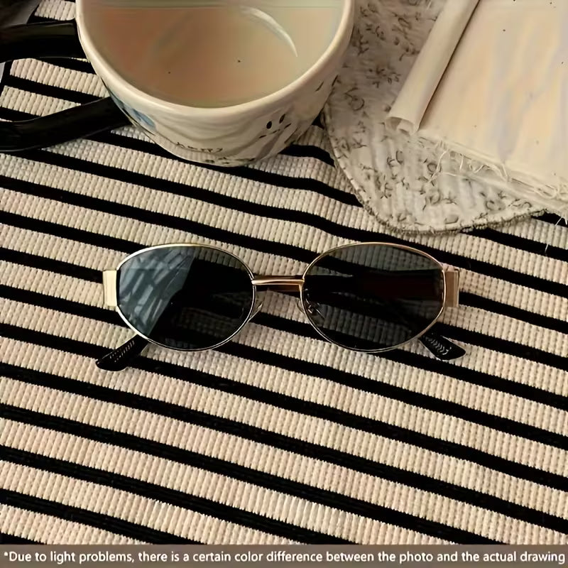 Oval, Black Elegant Metal Frame Glasses